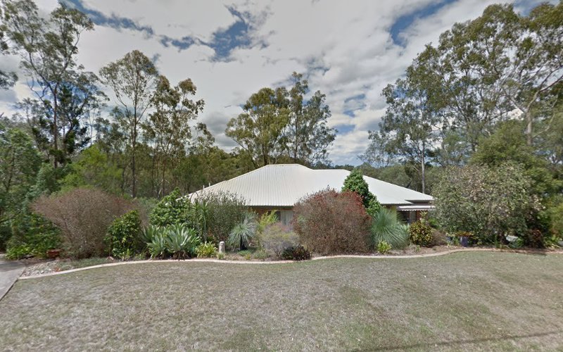 The Big L E Love House - Dog groomer in Karana Downs