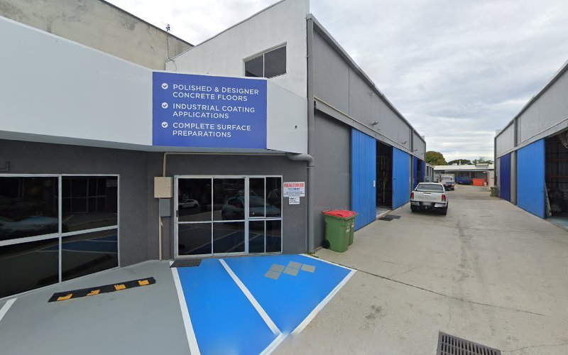 Innovative Pet Products - Dog groomer in Southport