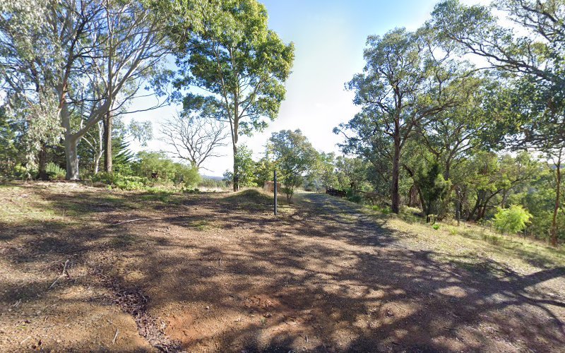Barkbus - Dog groomer in Kangaroo Ground