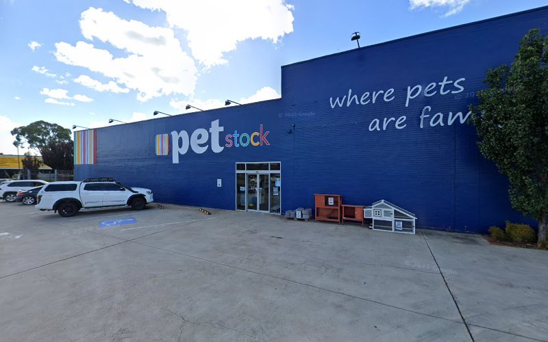 Cat Home - Dog groomer in Melrose Park
