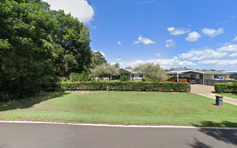 Old Barry’s dogy daycare and wash - Dog groomer in Toogoom