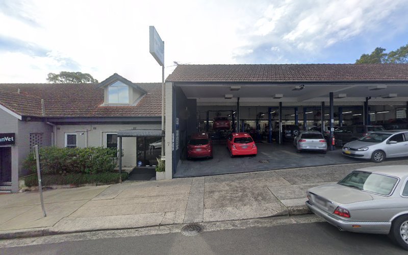 Mather Chris - Dog groomer in Mosman
