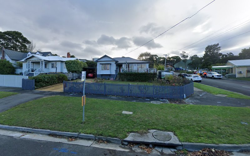 Meeker J A - Dog groomer in Montagu Bay